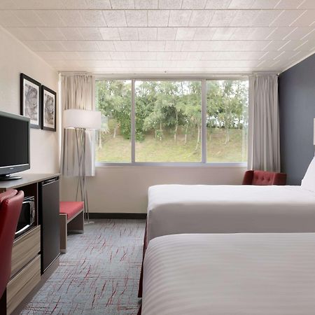 Ramada By Wyndham Uniontown Hotel Bagian luar foto