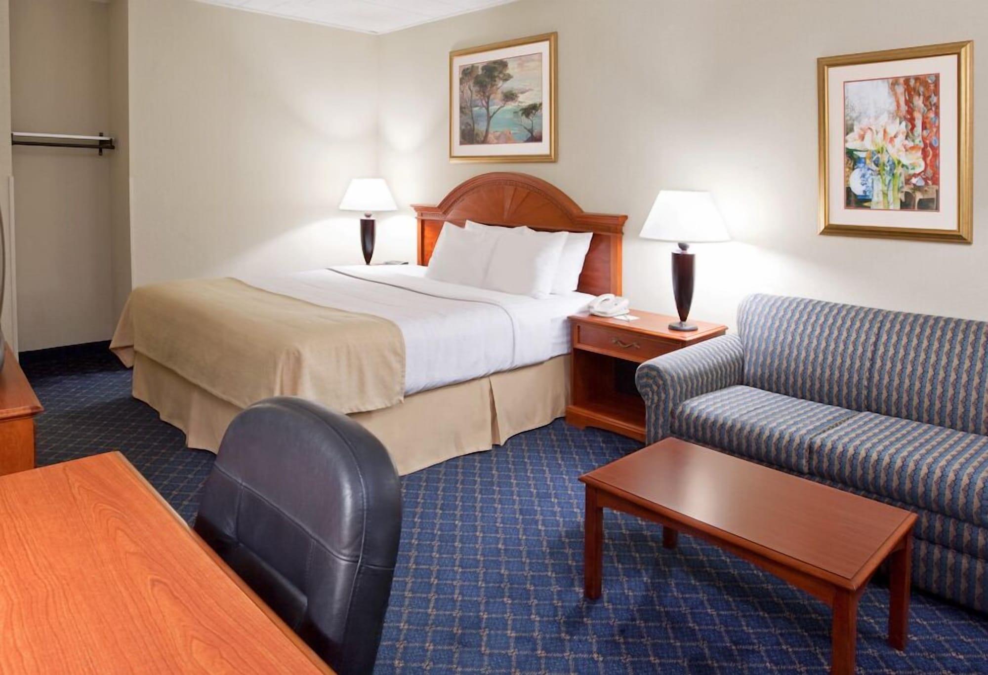 Ramada By Wyndham Uniontown Hotel Bagian luar foto