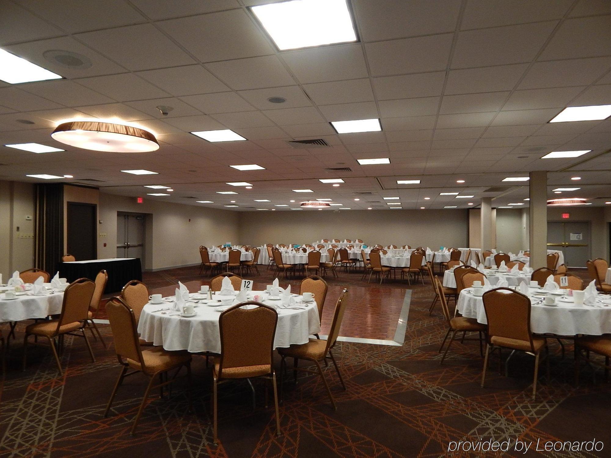 Ramada By Wyndham Uniontown Hotel Bagian luar foto