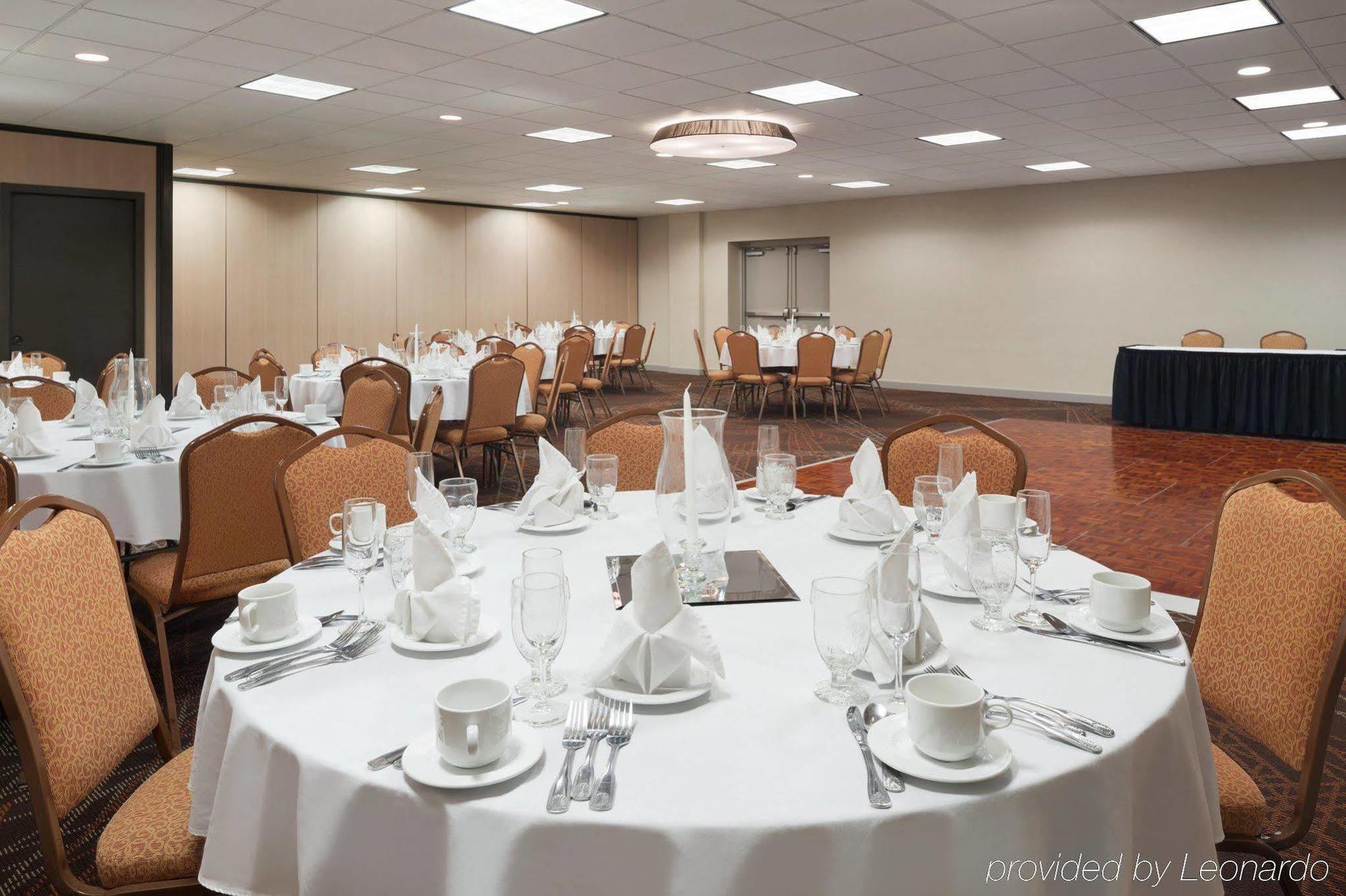 Ramada By Wyndham Uniontown Hotel Bagian luar foto