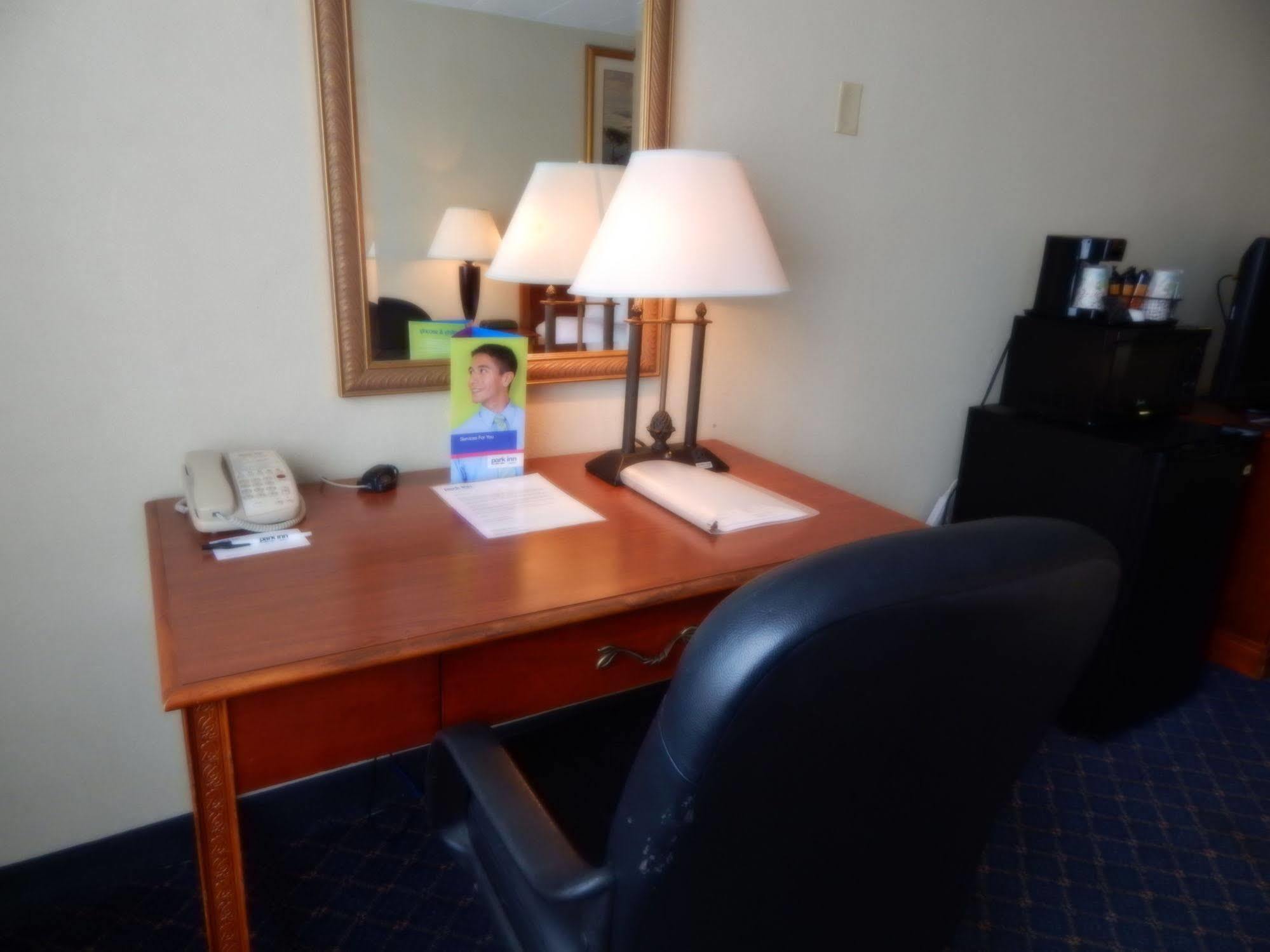 Ramada By Wyndham Uniontown Hotel Bagian luar foto